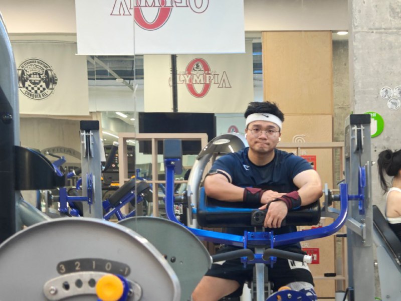 本来打算今晚去理个头发，可是 Tony 老师说他今天休息