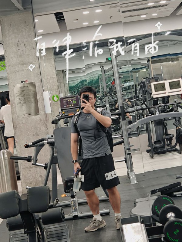 本周的非工作安排：周一：练胸+单车+游泳周二：和教练蹲腿周三：中午救援训练+晚上单车课+搏击课周四：单车课+踏板课周五：一天的水上救援训练周五晚上开车去上海，周末是两天沟通表达课，身体应该可以休息以下